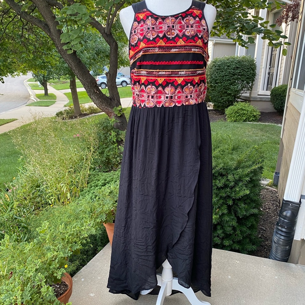 AGB dress black with embroidery high- low women’s size 12, Sleeveless